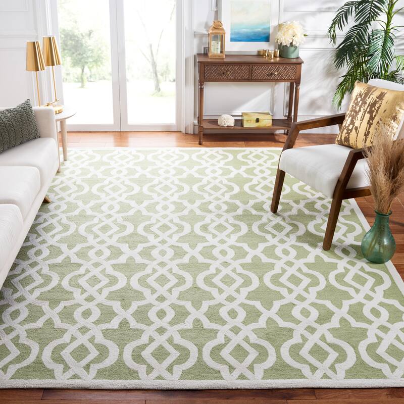 SAFAVIEH Handmade Four Seasons Nahlah Floral Rug - 8' x 10' - Seafoam/Ivory