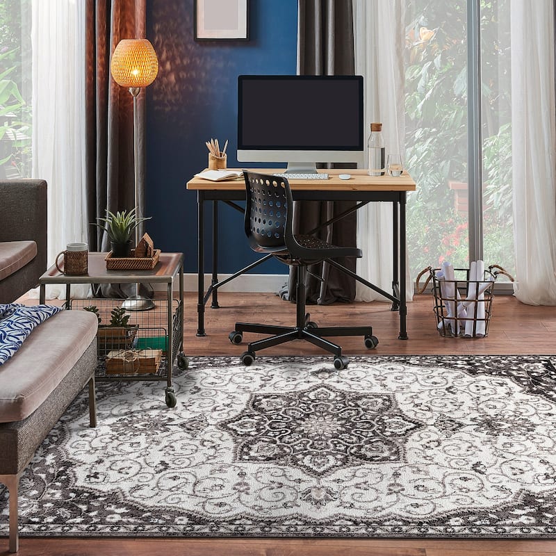 Traditional Medallion Area Rug