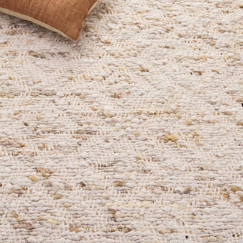 SAFAVIEH Handmade Natural Fiber Edel Wool Rug