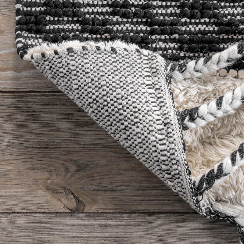 Nuloom Ivory Handmade Wool Cotton Geo Striped Shag Rug