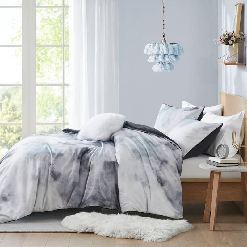 Intelligent Design Karissa Watercolor Tie Dye Printed Duvet Cover Set with Throw Pillow