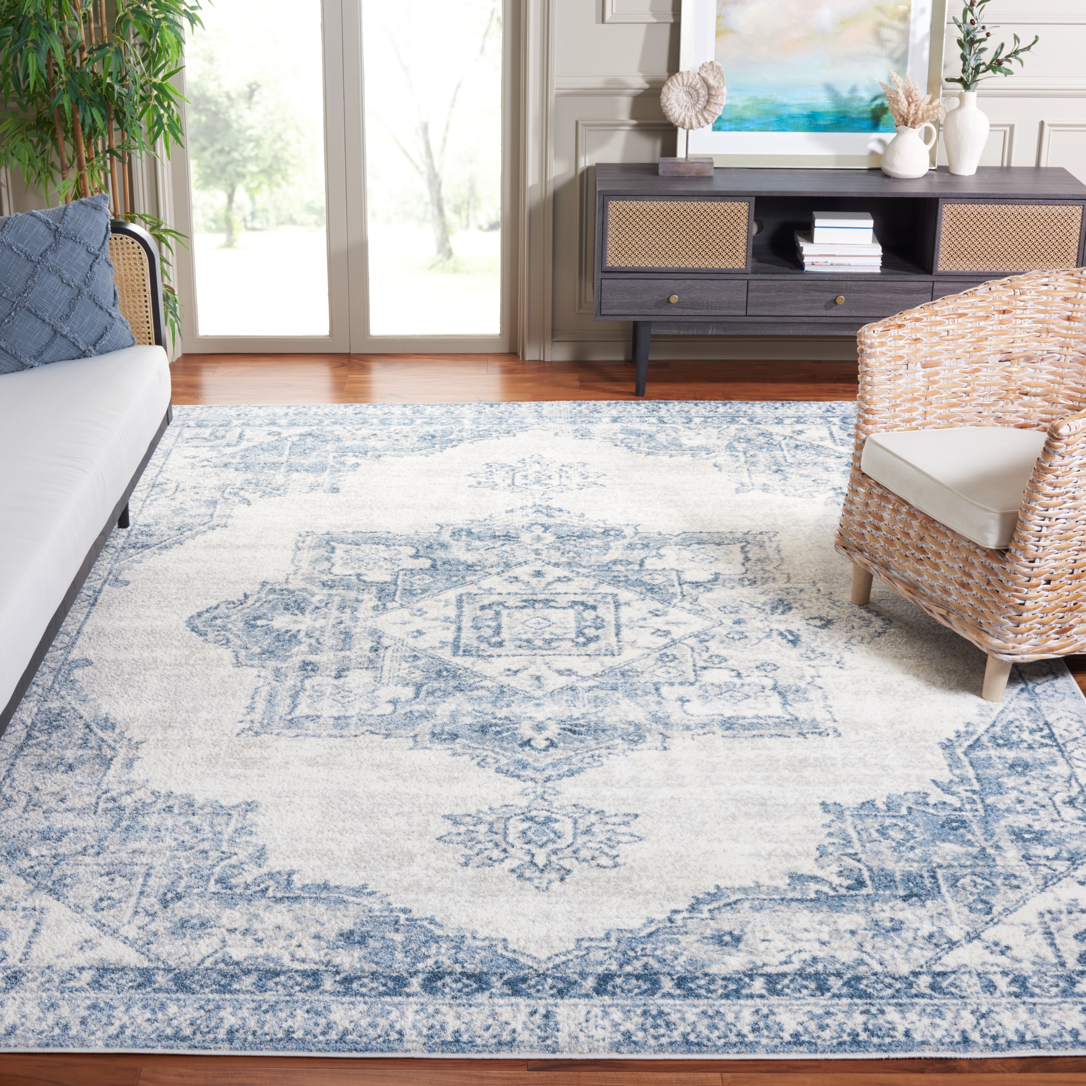 SAFAVIEH Layla Leanne Shabby Chic Farmhouse Rug - Bed Bath