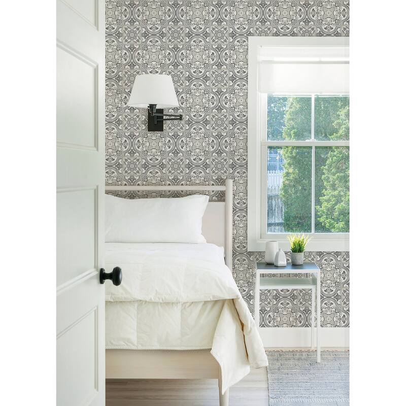 Chesapeake Concord Black Medallion Wallpaper