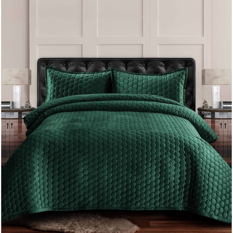 Capri Medallion Velvet Oversized Solid Quilt Set - On Sale - Bed Bath &  Beyond - 31503518