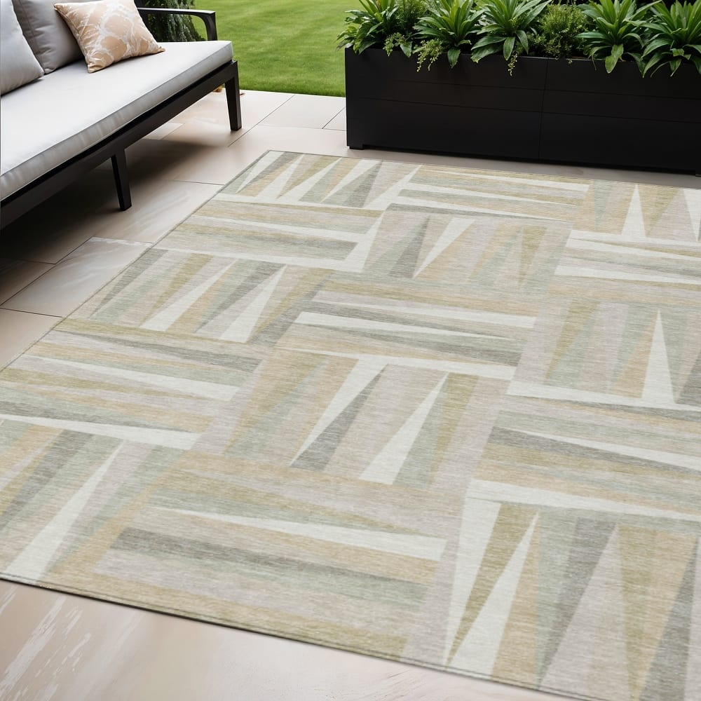 HomeRoots Geometric Transitional Rectangle Outdoor Rug