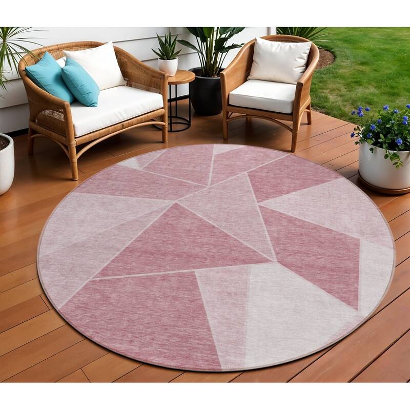 HomeRoots Geometric Transitional Rectangle Outdoor Rug - 8' Round