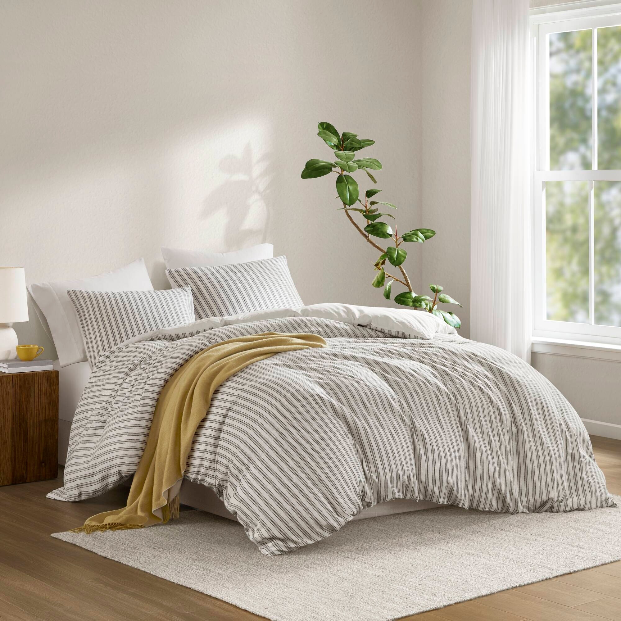 Embroidered Percale Crisp Cotton Double Scallopier Duvet Set and Sham