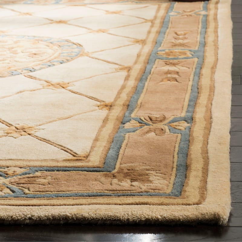 SAFAVIEH Handmade Naples Feryal Traditional Oriental Wool Rug