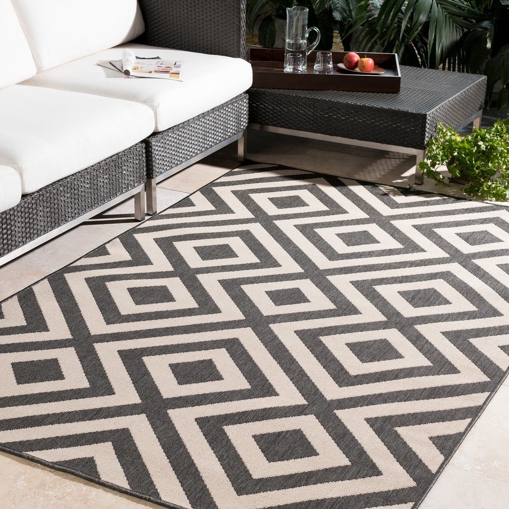 Livabliss Alvise Transitional Geometric Indoor/ Outdoor Area Rug