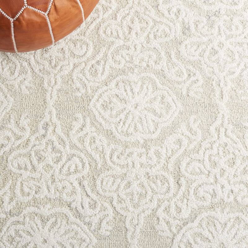 SAFAVIEH Handmade Blossom Mahalia Modern Floral Wool Rug