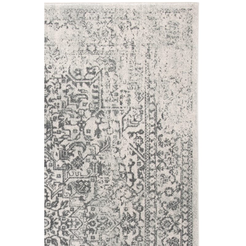 SAFAVIEH Evoke Pety Vintage Distressed Rug