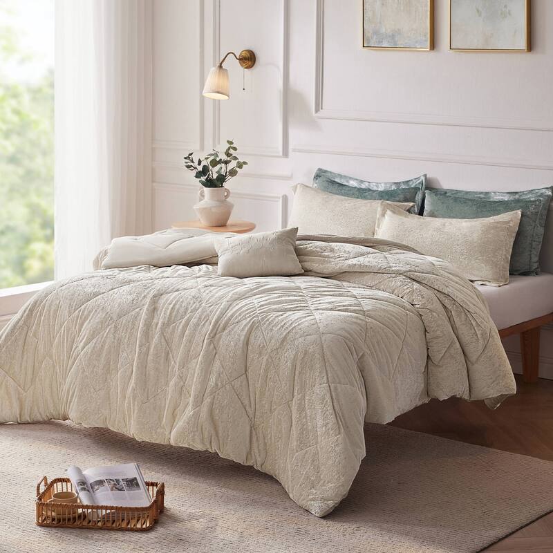 Intelligent Design Isabel Velvet Comforter Set