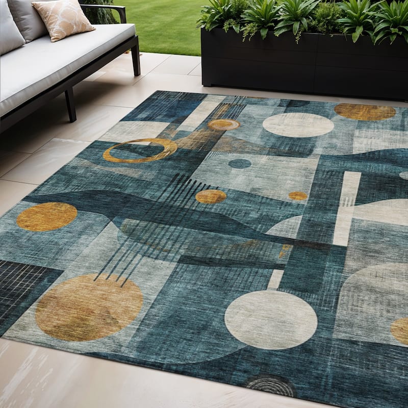 HomeRoots Geometric Transitional Rectangle Outdoor Rug - 5' X 8'