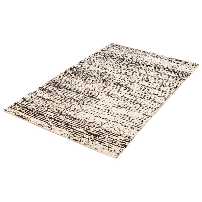 Sienna Black, White Rug 5'1" x 8'0" - 5'1 x 8'0