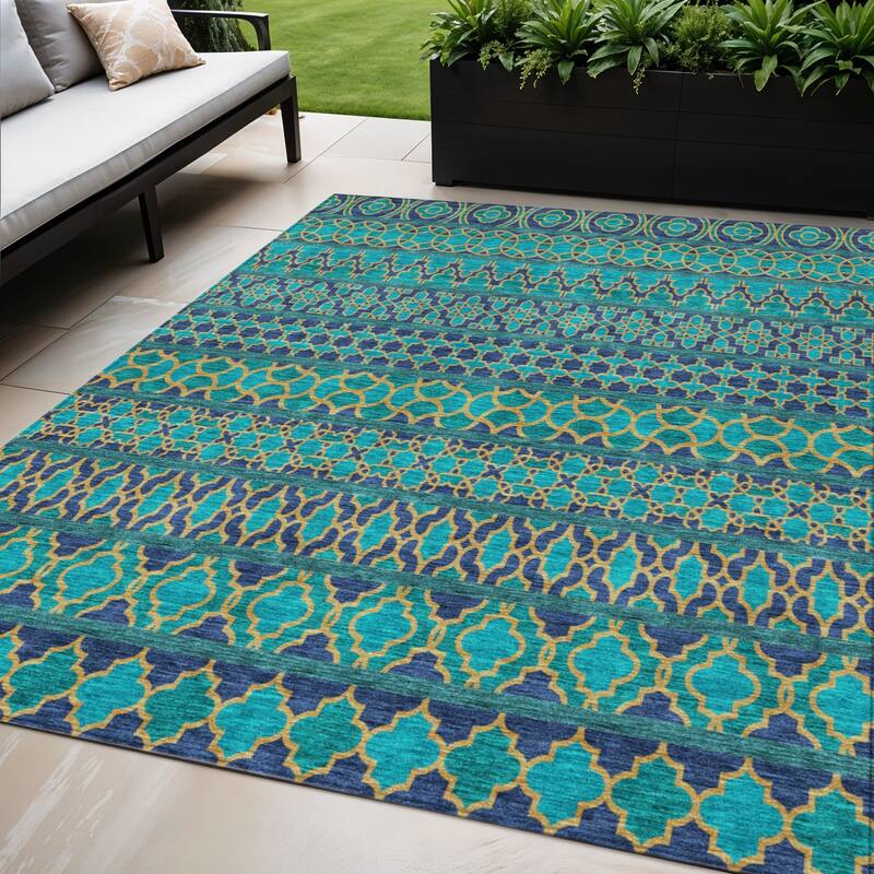HomeRoots Quatrefoil Transitional Rectangle Outdoor Rug - 5' X 8'