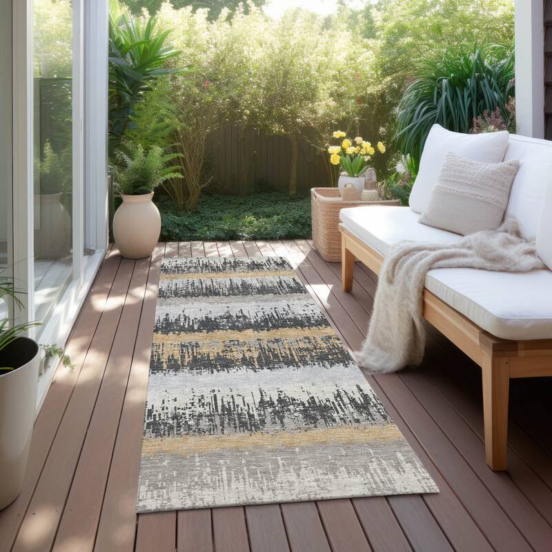 Machine Washable Indoor/ Outdoor Abstract Ombre Chantille Rug - Gray - 2'3" x 7'6"