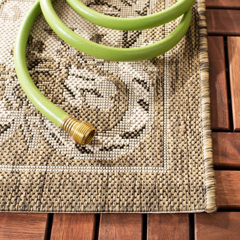 SAFAVIEH Courtyard Berendje Indoor/ Outdoor Waterproof Patio Backyard Rug