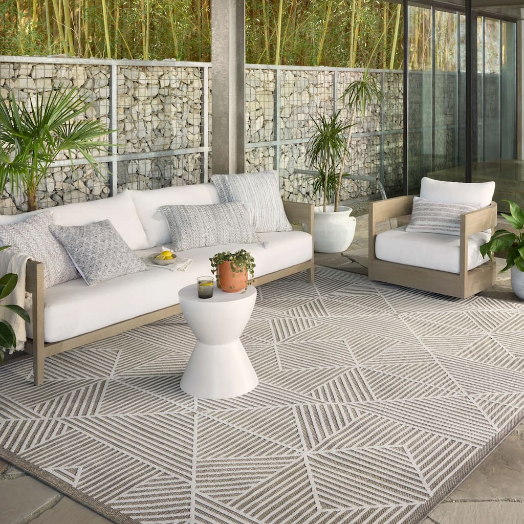 Alexander Home Renee Geometric Modern Indoor / Outdoor Rug