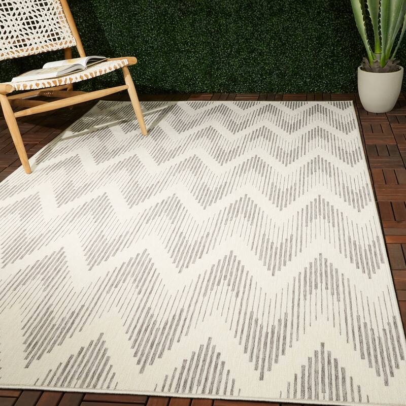 Coville Chevron High-low Indoor/Outdoor Area Rug