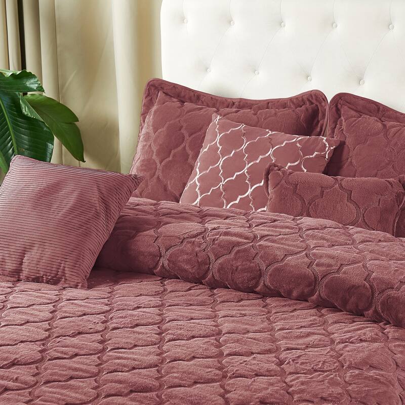 FauxFur Moroccan Design 7-piece Embroidered Quilt Set