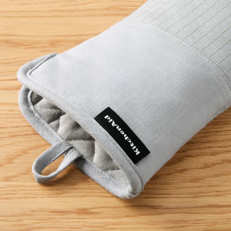KITCHENAID Gourmet Series Gridlines Oven Mitts 2-Pack Set, Heat Resistant up to 600°F, Soft Silicone Grip, Magnetic Cuff
