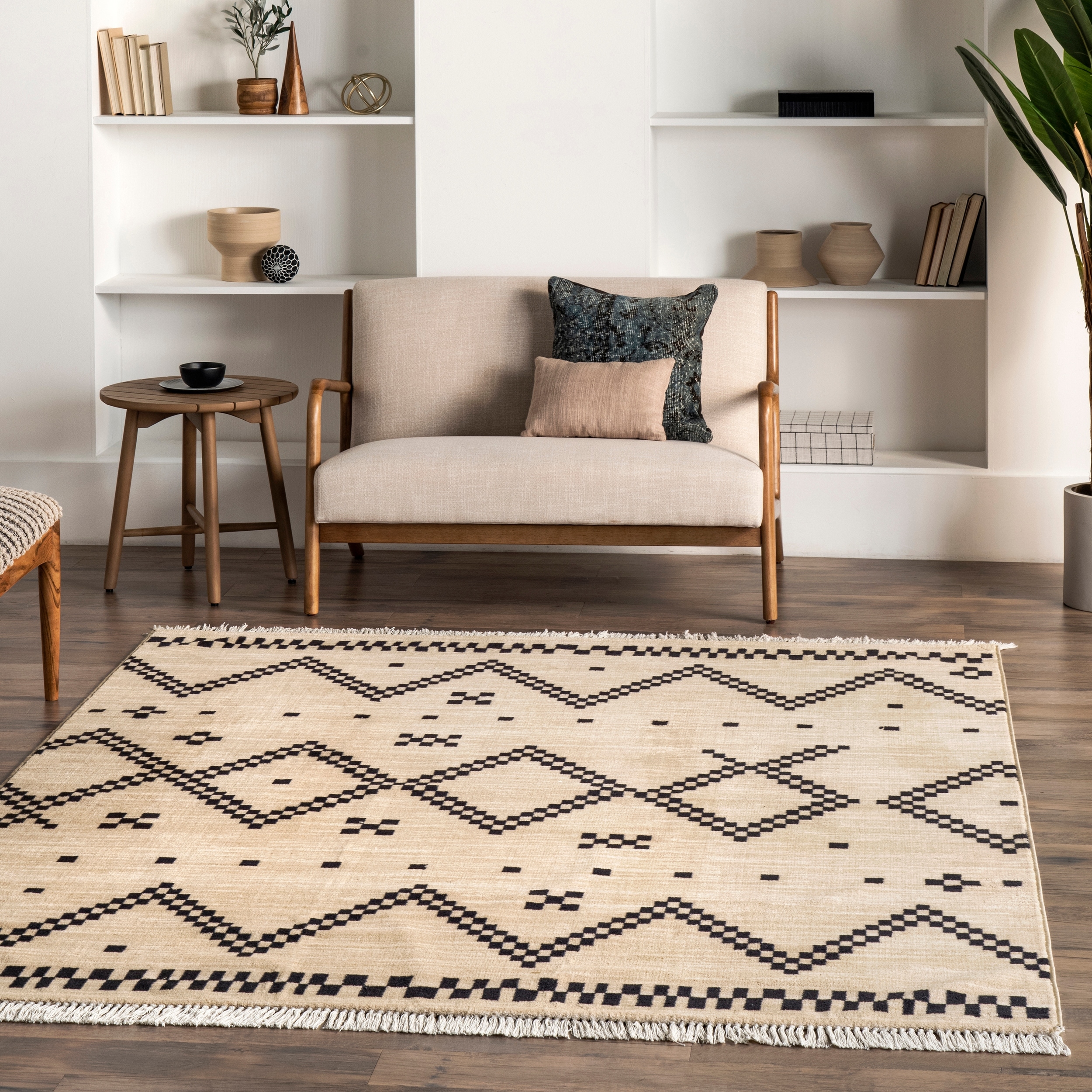 Nuloom Ivory Contemporary Cabin Chevron Moroccan Tassel Area Rug