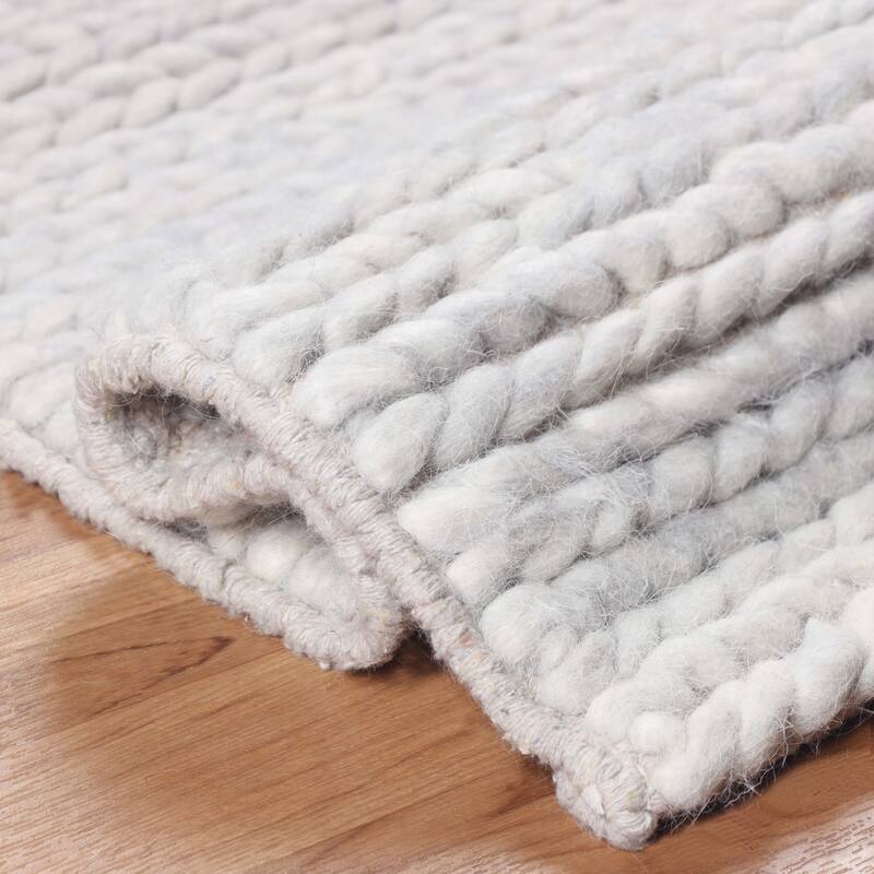 Handcrafted Traditional Rustic Handmade Braided Wool Indoor Area Rug by Superior