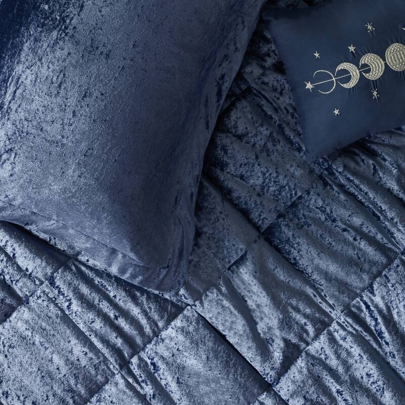 Intelligent Design Isabel Velvet Comforter Set