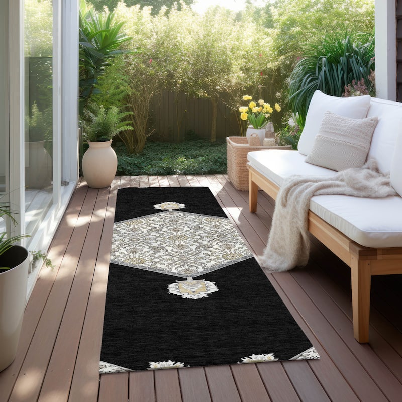 Machine Washable Indoor/ Outdoor Traditional Chantille Rug - Black - 2'3" x 7'6"