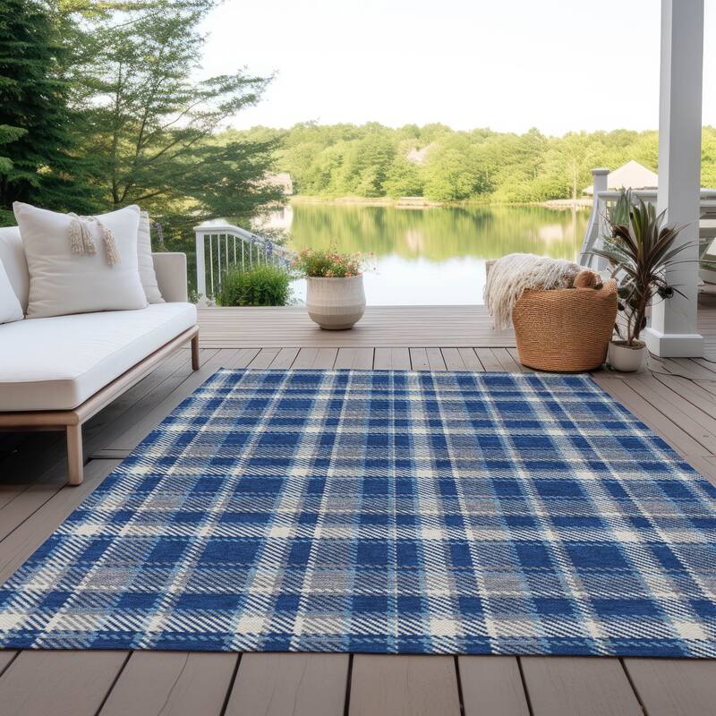 Machine Washable Indoor/ Outdoor Traditional Plaid Chantille Rug