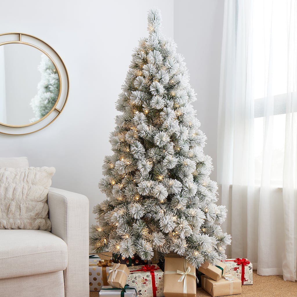 Glitzhome 6ft/9ft Pre-Lit Flocked Artificial Pine/Spruce Christmas Tree 300 Warm White Lights