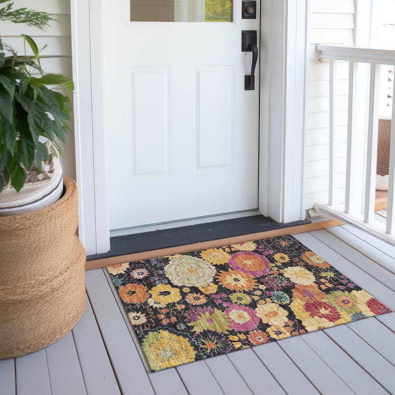 Machine Washable Indoor/ Outdoor Modern Floral Chantille Rug - Black - 1'8" x 2'6"