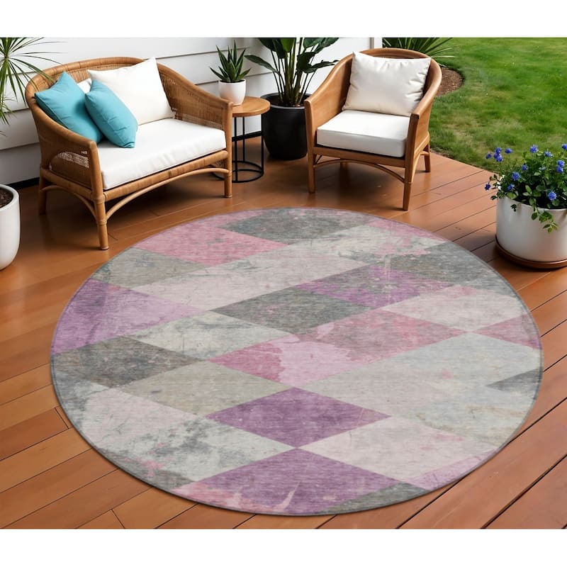 HomeRoots Geometric Transitional Rectangle Outdoor Rug - 8' Round