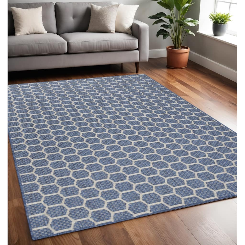 HomeRoots Geometric Modern Rectangle Outdoor Rug - 5' X 7'