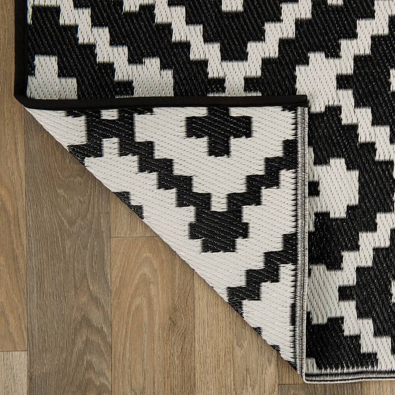 Trellis Geometric Reversible Plastic Outdoor Rugs