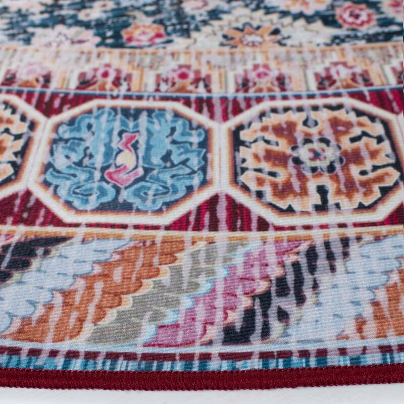 SAFAVIEH Tucson Machine Washable Slip Resistant Celestine Traditional Rug