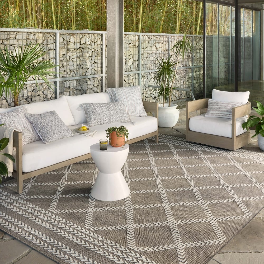 Alexander Home Renee Modern Trellis Indoor / Outdoor Rug