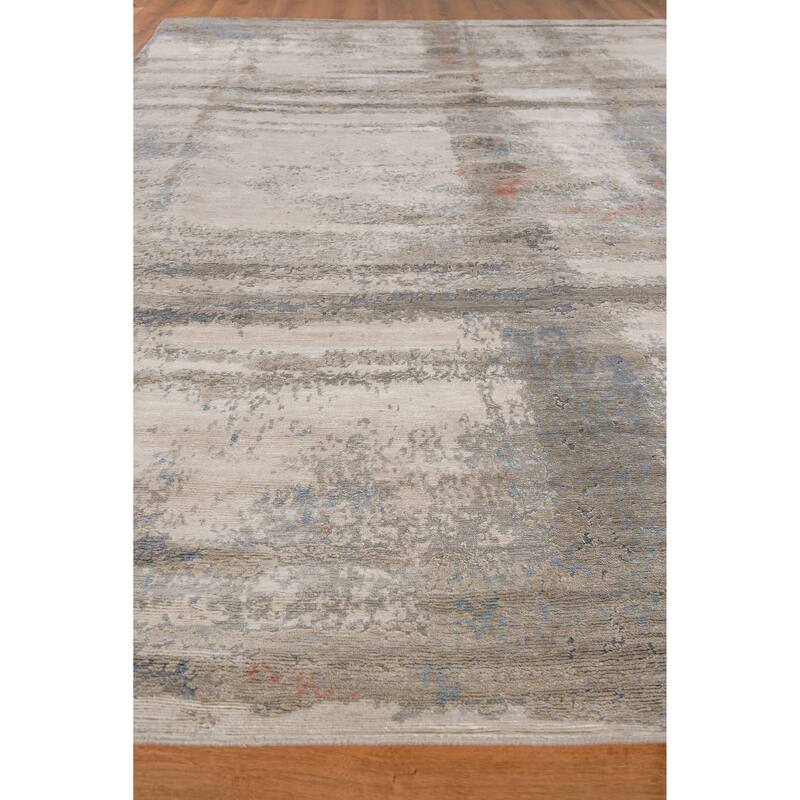 EXQUISITE RUGS Laureno Hand-knotted Bamboo Silk Silver Blue Area Rug.