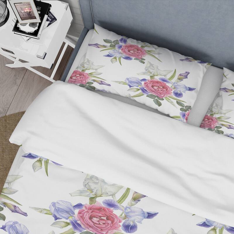 Designart 'Irises And Roses Floral Pattern' Traditional Duvet Cover Set