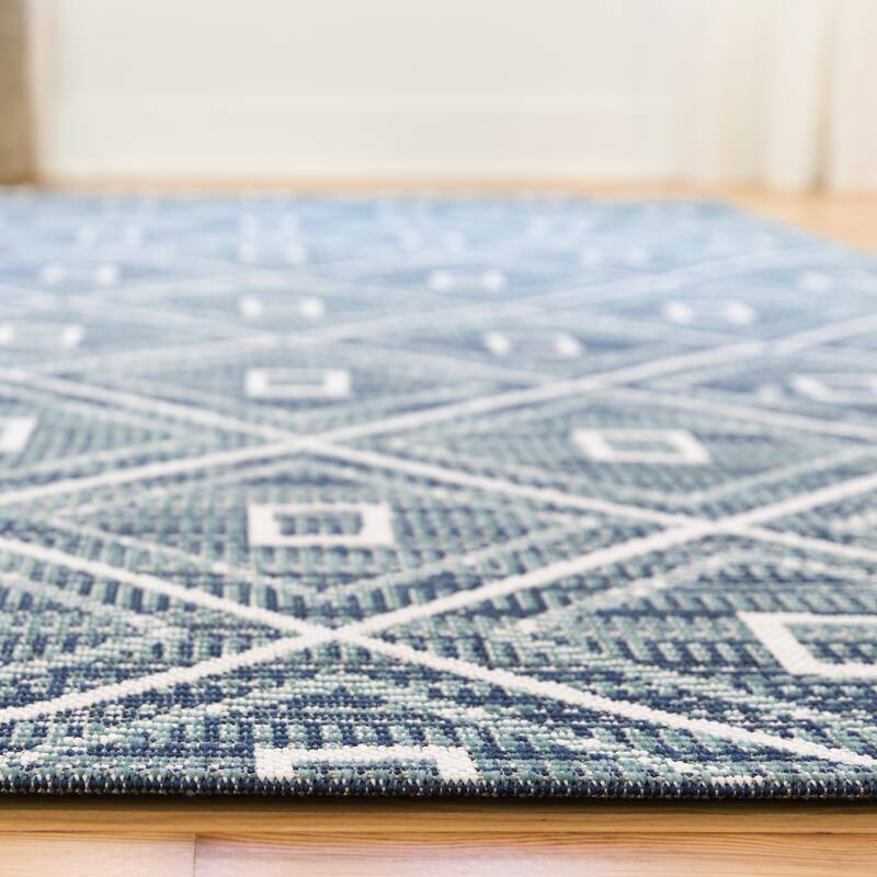 Annika Diamond Trellis Pattern Indoor/ Outdoor Area Rug
