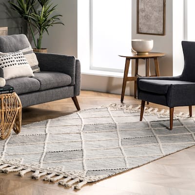Nuloom Becca Diamond Trellis Tassel Wool Area Rug