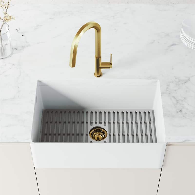 Vigo VG02034 Hart 1.8 GPM 18" H Single Handle Single Hole Pre-Rinse