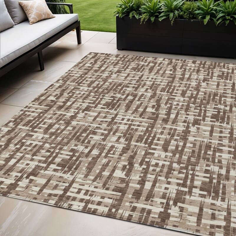 HomeRoots Abstract Transitional Rectangle Outdoor Rug - 5' X 8'