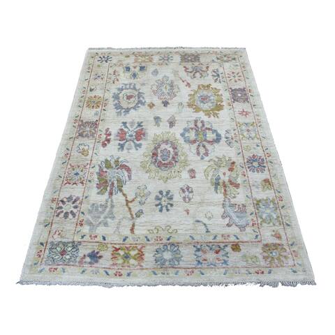 Hand Knotted Ivory Oushak And Peshawar with Wool Oriental Rug (4'1" x 6') - 4'1" x 6'