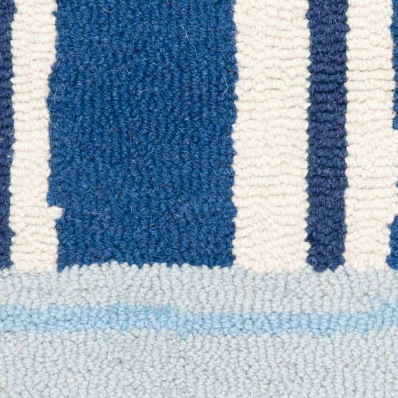 SAFAVIEH Handmade Kids Kornilia Wool Rug