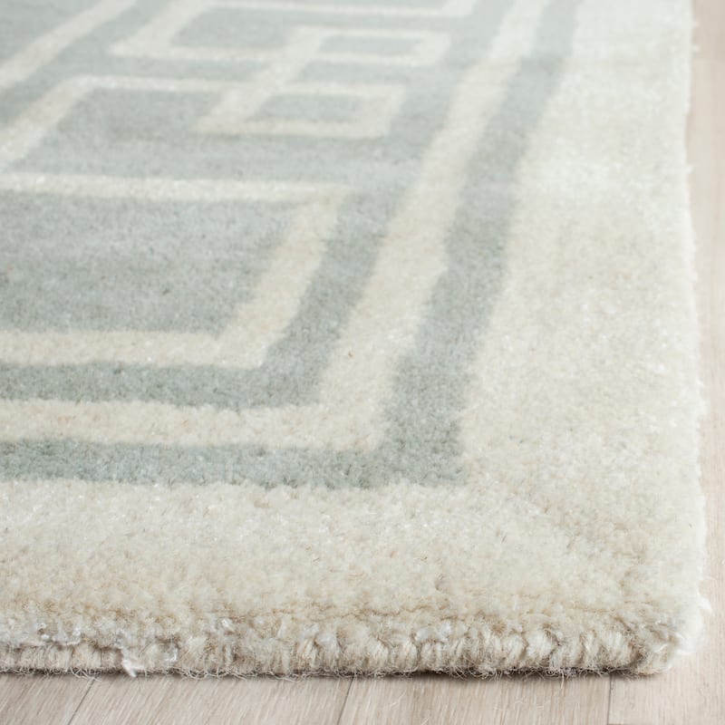 SAFAVIEH Handmade Bella Yosun Modern Floral Wool Rug