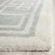 SAFAVIEH Handmade Bella Yosun Modern Floral Wool Rug