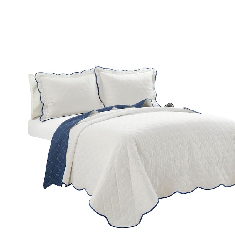 Lush Decor Coastal Chic Scallop Edge Reversible Quilt