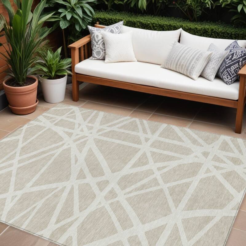 HomeRoots Geometric Transitional Rectangle Outdoor Rug - 8' X 10'