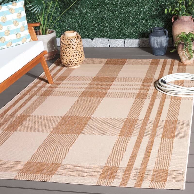SAFAVIEH Courtyard Oriole Plaid Indoor/ Outdoor Waterproof Patio Backyard. - 6'7" Square - Natural/Beige